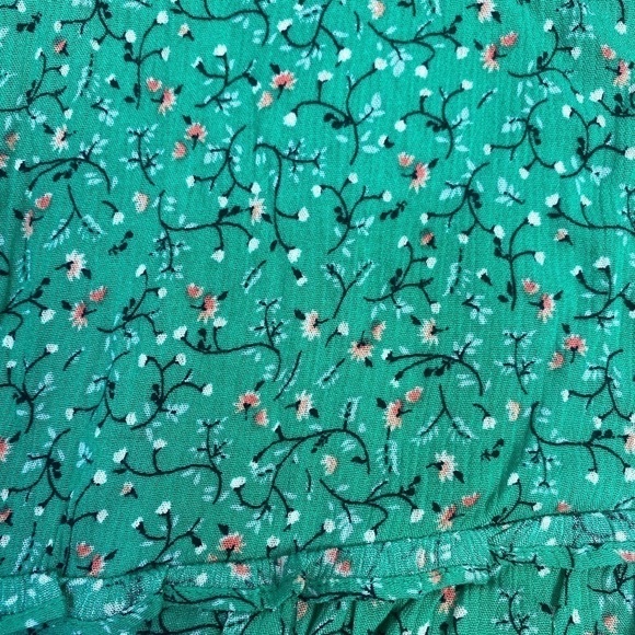 ⭐️PLEIONE Womens Green Floral Flowy Ruffle Oversized Blouse - Picture 6 of 7